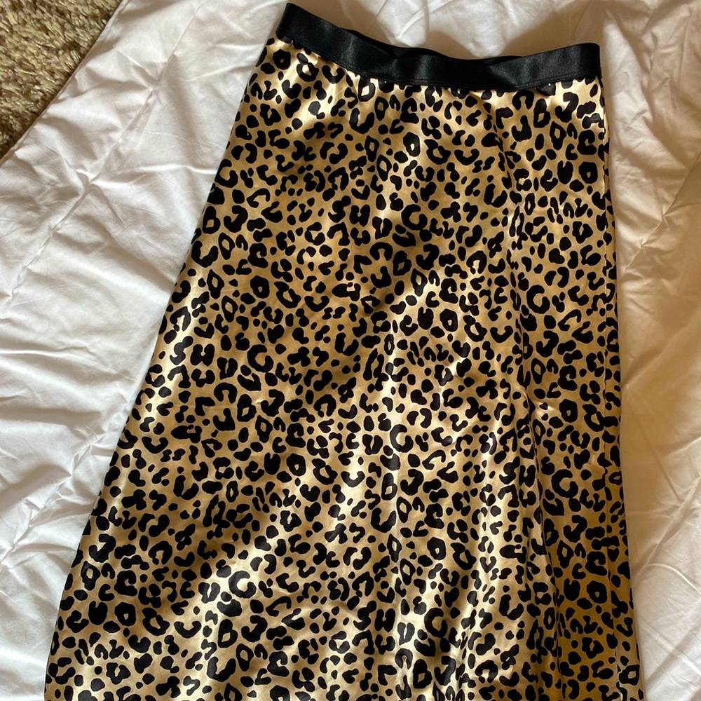 Knit Riot women’s animal print silky skirt, size med